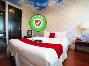 RedDoorz Plus @ Aguirre Ave BF Homes