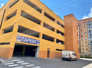 Green apartments on Kotsyubinsky Avenue