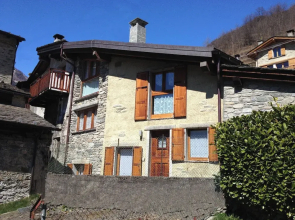 Chiesa In Valmalenco Casa In Borgo
