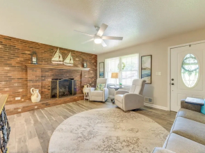 Charming Jonesville Home w/ Grill - Near Wineries!