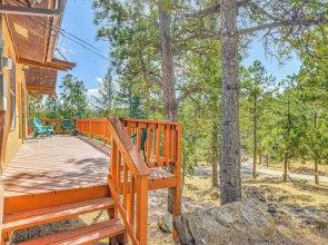 Quiet Ruidoso Getaway ~ 18 Mi to Ski Apache!