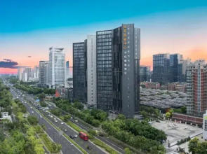 Pusu Fengyi Hotel (Zhengzhou High-speed Railway East Station Zhengdong Commercial Center Branch)