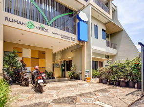 OYO 90037 Rumah Verde