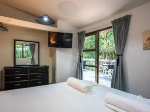 Treetops - Forest Escape - Onetangi