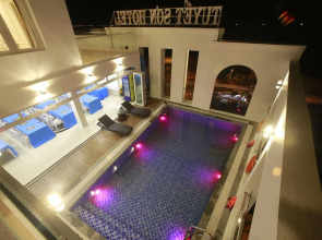 Tuyet Son Hotel