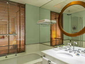 Majestic Premier Hotel