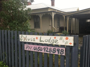 Sylvia Lodge A step back in time pet friendly Homestay