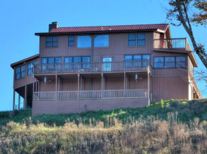 Stunning Cabin: 7 Acres, 360 Views, 20min to Park!