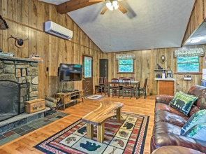 Home in Big Bass Lake Community: Fire Pit & Grill!