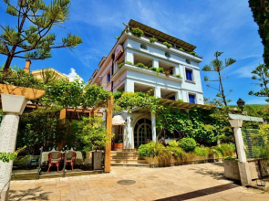 Villa Velzon Guesthouse