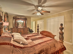 3 Mi to Oaklawn Racing Casino: Spacious Home