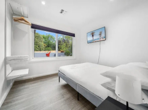 4-bed Family Home With Spacious Backyard and BBQ