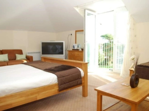 The Woodridge Inn Hotel