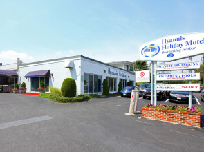 Ocean Street Inn on Hyannis Harbor