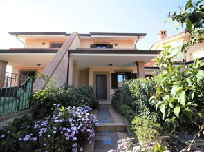 Holidaycasa Emiliano - Villa con Giardino Privato