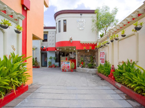 OYO 721 Silks Inn