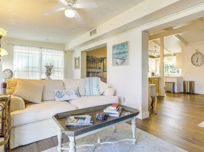 1 Mi to Dtwn Stuart: Home w/ Pergola & Garden!