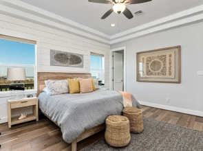 Deja Blue 5 Bedroom Home by RedAwning