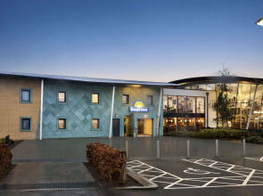 Ramada by Wyndham Cobham