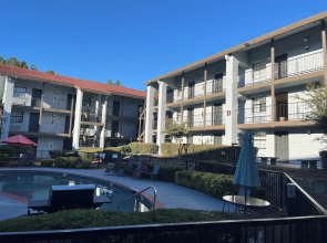 Guest Inn & Suites