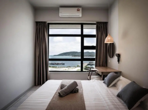 Jesselton Quay by Pinstay