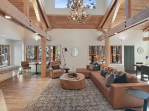 Old County Estate - Hot Tub 5 Bedroom Home by Redawning