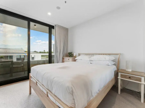 Perfect Location 1-bed With Balcony, BBQ & Parking