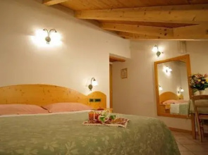 Jolly Dimaro Bed and Breakfast Rooms; Apartments