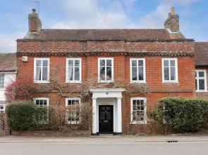 Country Retreat - Sleeps 14 - Large Garden