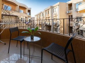 Distinct & Decent 2 BDR Apt. Steps From Nightlife and Airport