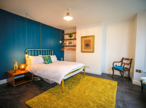 Eclectic Seaside 4 Bedroom Artists Residence