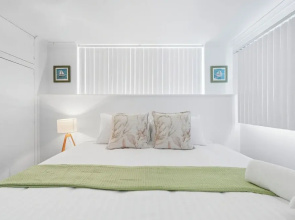 Charming Maning Ave - 2 Bedroom Unit