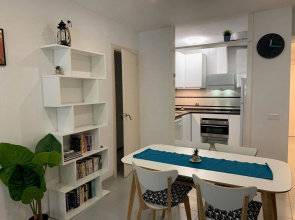 Ground Floor Facing the Sea, in Complex with Pool and Common Areas.