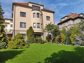 Apartment with Sauna and Garden