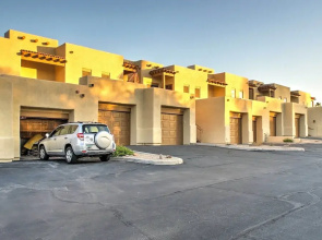 Lovely Condo w/ Balcony < 3 Miles to Parks + Golf!