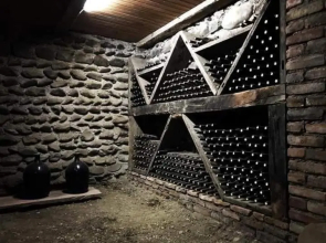 Cottage and Gigo Papa's Wine Cellar