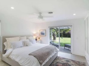 La Casa Blanca Minutes From the Beach!