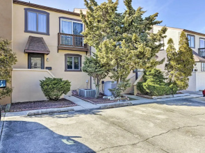 Family-friendly Wildwood Townhome ~ 3 Mi to Beach