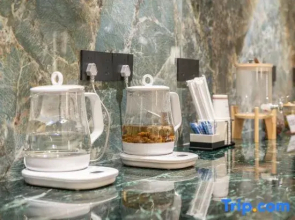 REZEN LONGUU Hotel (Foshan Sanshan Newcity North Subway Station Store)