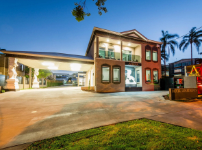 Athena Motel Apartments