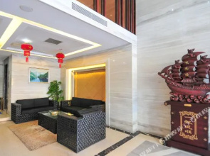 Xinyu Yiju Light Luxury Hotel (Sanya Bay Jiefang Road Pedestrian Street)