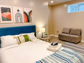 Beautiful 5br home for 14 guests with free parking