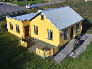 Blómsturvellir Holiday Home