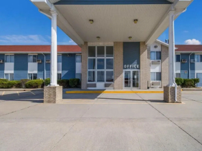 Alliance Hotel & Suites, a Howard Johnson by Wyndham