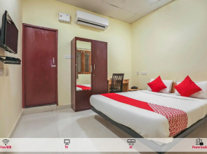 Om Sakthi Complex Pethuchettypet by OYO Rooms