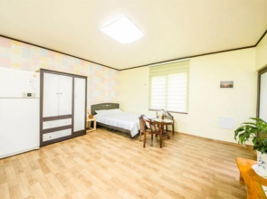 Jeju Happy Cabin Pension