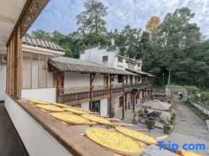 Wuyuan Qiushan Courtyard · Starry Sky Courtyard Jingmei Inn (Huangling Scenic Area Store)
