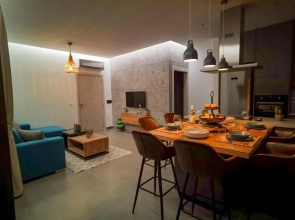 Eagles Nest- 2BR stylish, free park, Netflix