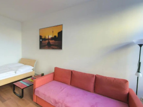 City Studio Apartment for 4, near Sonnenallee