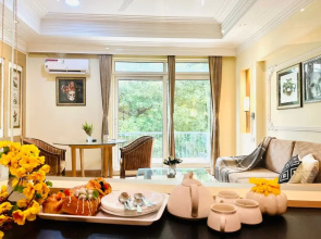 BluO 3BHK - DLF Galleria | BathTub, Balcony